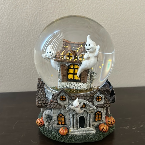 Martha Stewart Musical SnowGlobe Halloween Ghosts New Haunted House - Picture 1 of 5